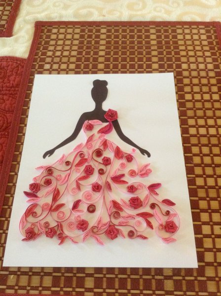 Платья девушек из квиллинга