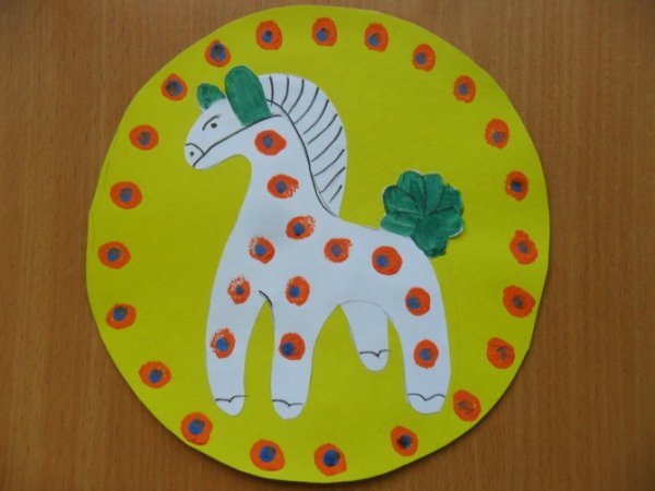 Аппликация в средней группе на тему Дымковская игрушка