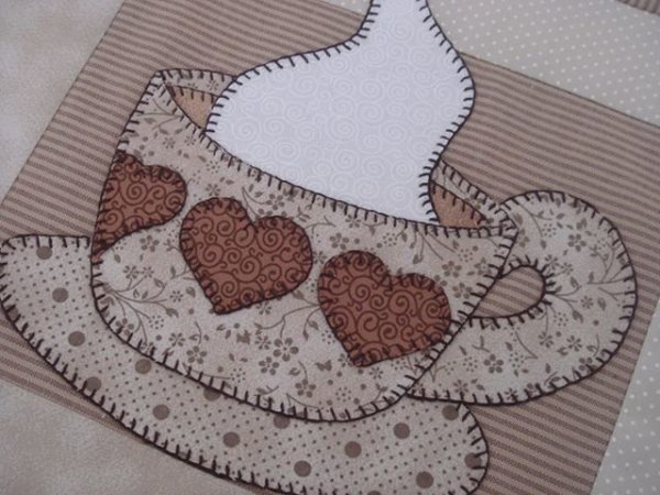 Аппликация на салфетке из ткани