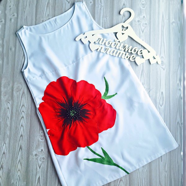 Аппликация на ткани маки