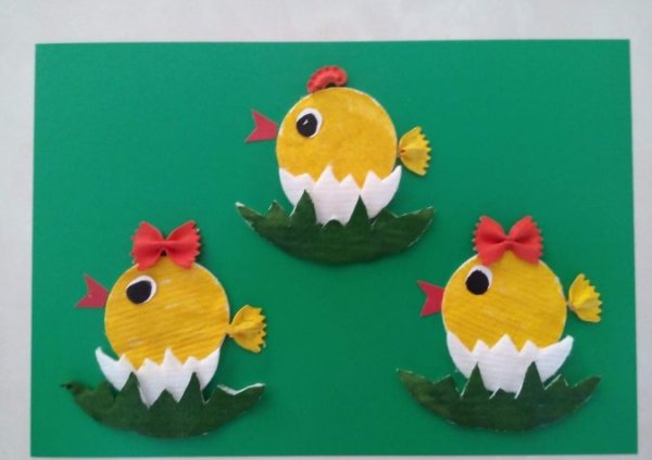 Пасхальный цыпленок из ватных дисков