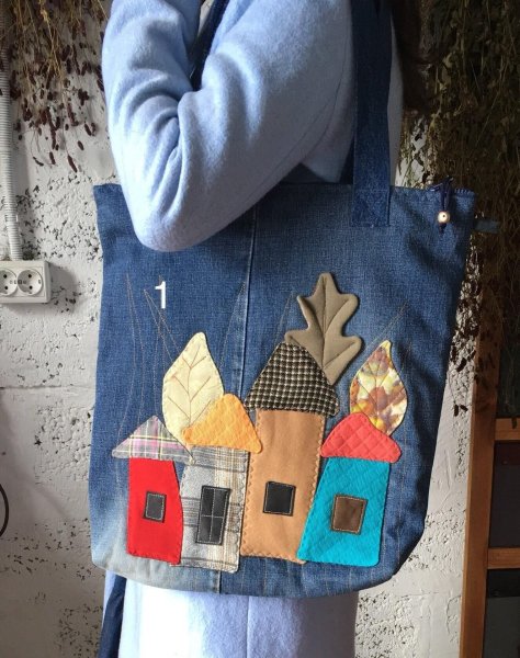 Джинсовая сумка пэчворк с домиками