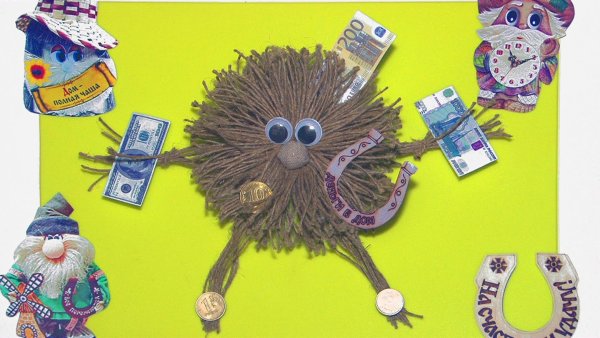 Поделка Домовенок из ниток