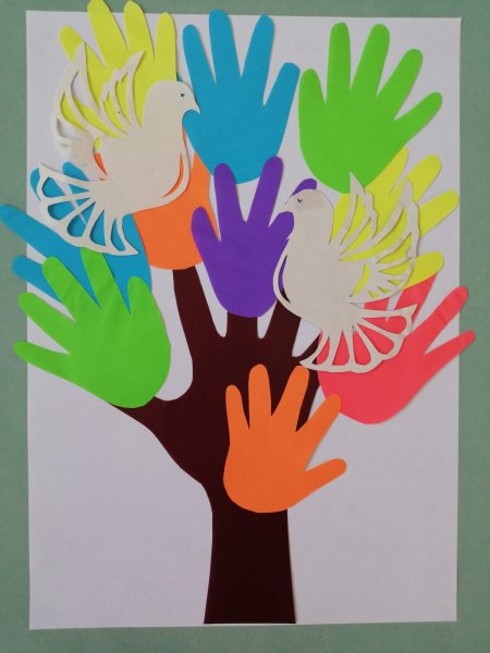 Дерево дружбы из ладошек