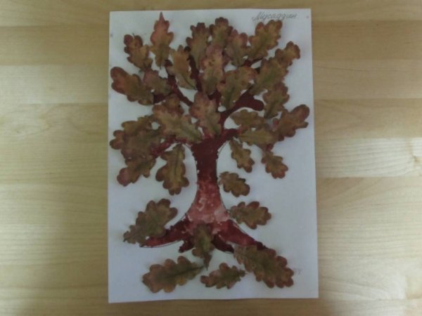 Поделка из дубовых листьев