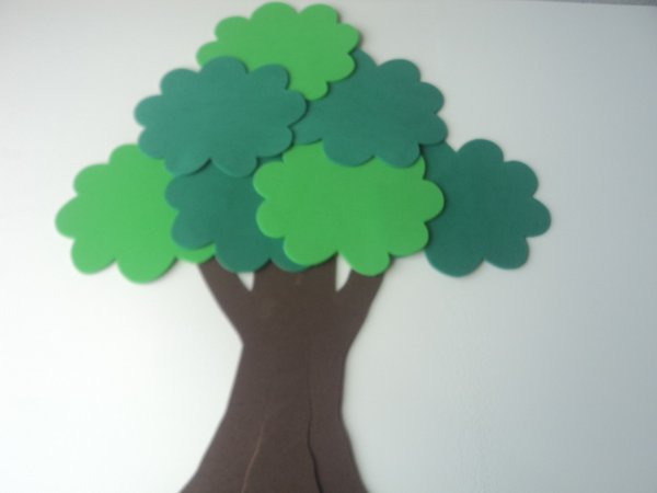 Дерево из цветной бумаги