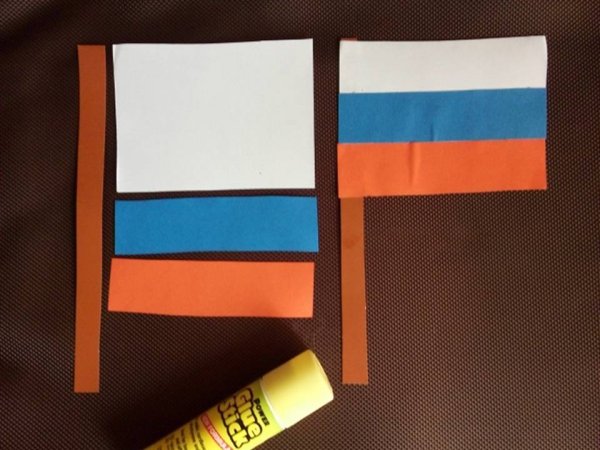 Аппликация флаг России в старшей группе