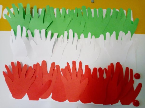 Гирлянда из бумажных ладошек