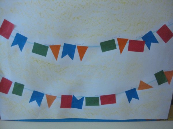 Украсим полоску флажками Комарова рисование