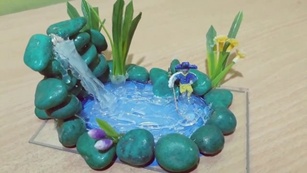 Фонтан из природного материала