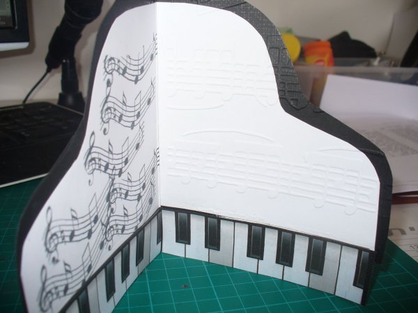 Пианино из картона