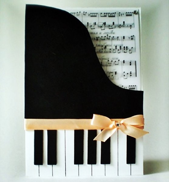 Открытка в виде пианино