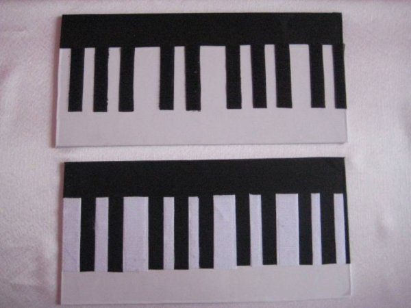 Клавиши фортепиано из картона