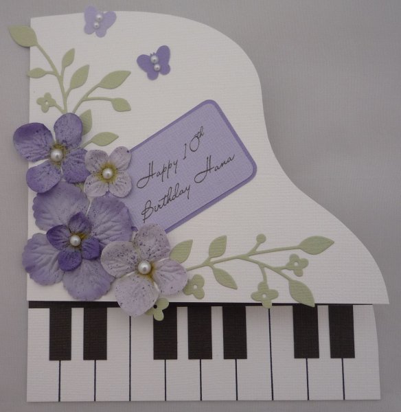 Открытка в виде пианино