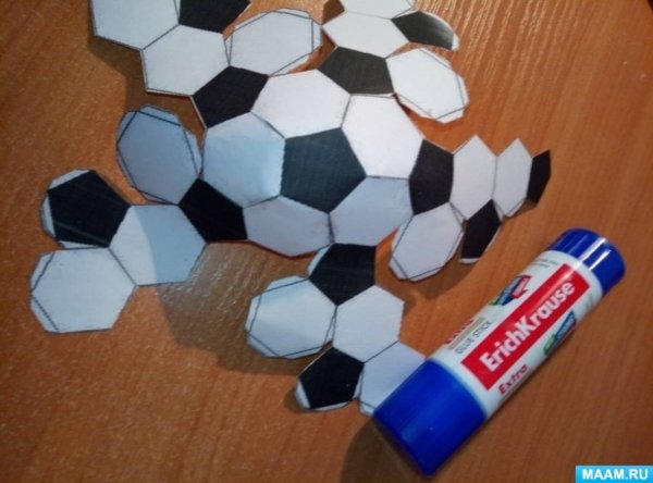 Поделка футбольный мяч из бумаги