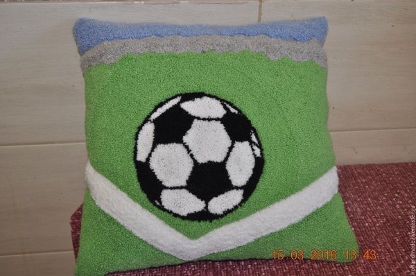 Декоративные подушки в виде мяча