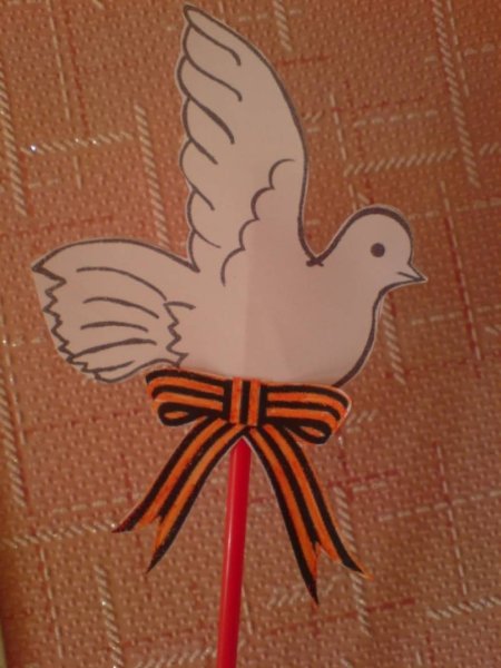 Поделка голубь с георгиевской лентой