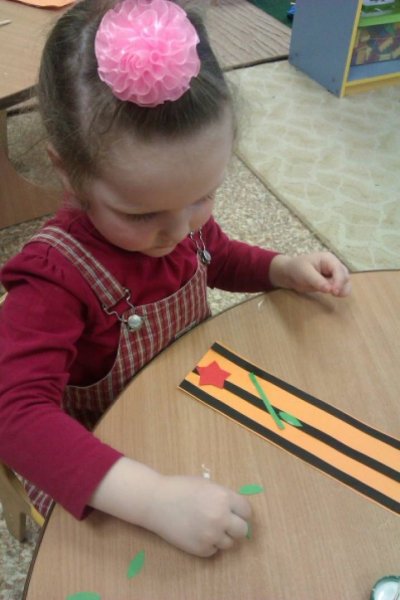 Аппликация Георгиевская лента младшая группа