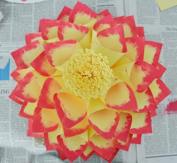 Цветы из бумаги георгины