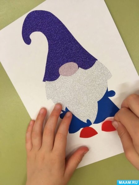 Аппликация гномик из цветной бумаги