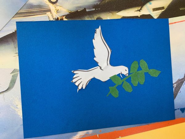 Аппликация голубь из бумаги