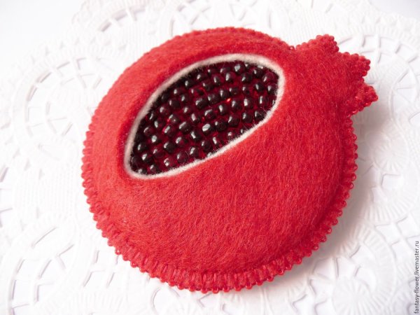 Ягоды из фетра