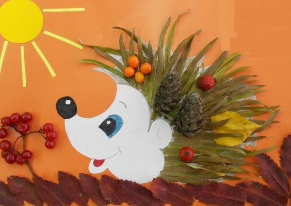 Осенняя поделка Ежик из листьев