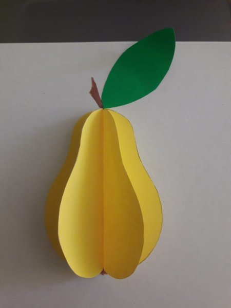 Груша из цветной бумаги объемная