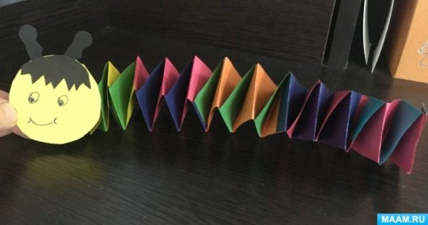 Гусеница из бумаги гармошка