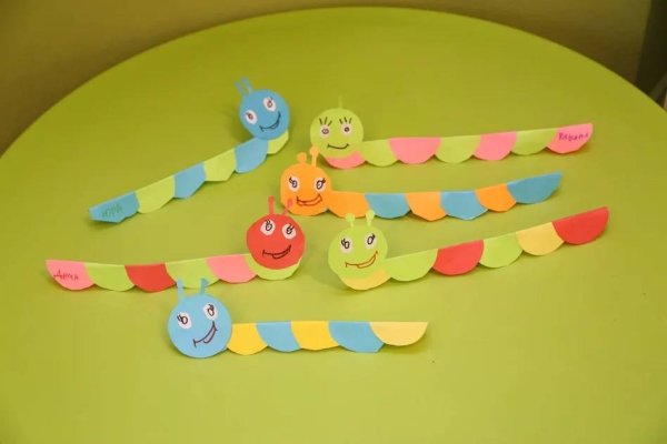 Поделка гусеница из бумаги