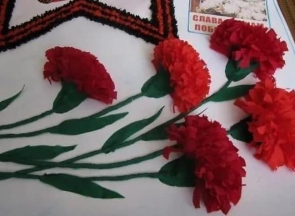 Гвоздика из гофрированной бумаги