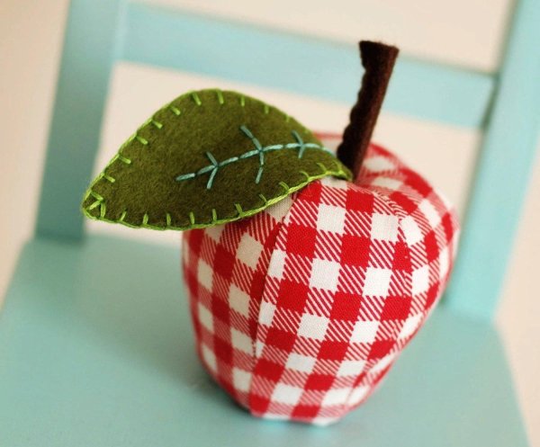 Игольница яблоко