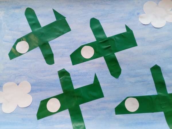 Коллективная композиция летящие самолеты