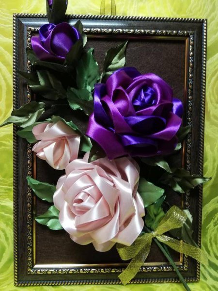 Панно из цветов лентами