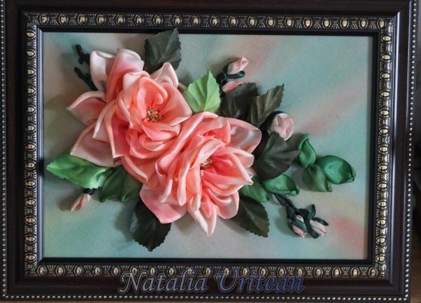 Панно из атласных ленточек