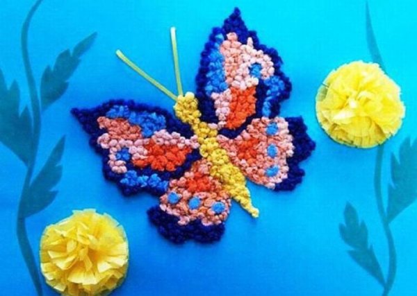 Аппликация из скрученных салфеток