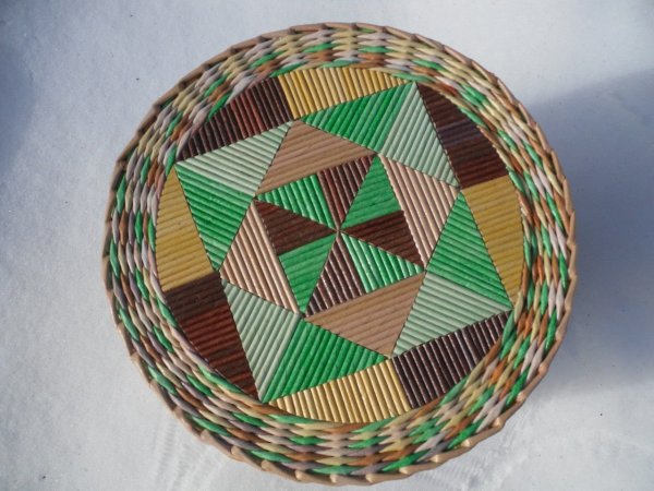 Плетеное панно из газетных трубочек