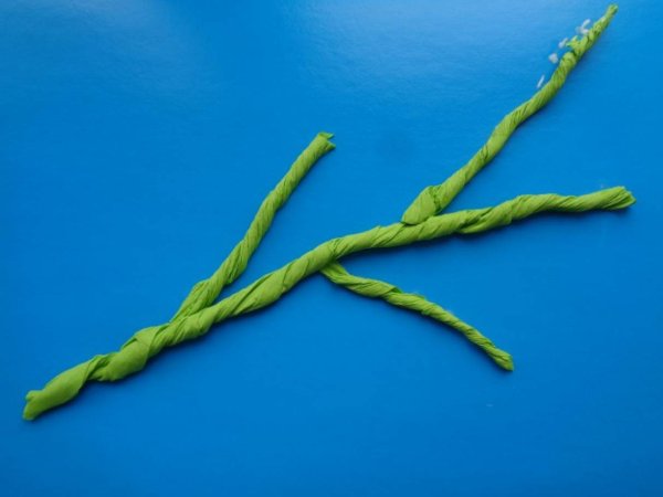 Ветки из цветной бумаги