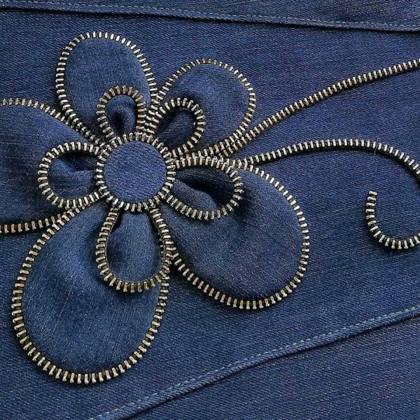 Декор из молний на сумке