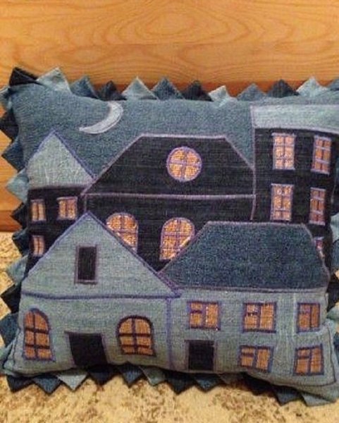 Подушка из джинсовых лоскутков