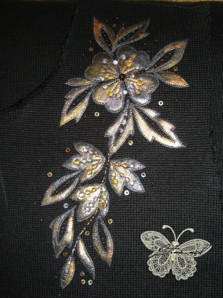 Красивая вышивка на одежде