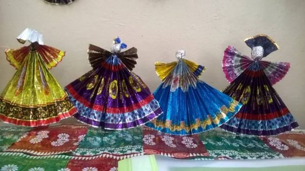 Куколка из фантиков