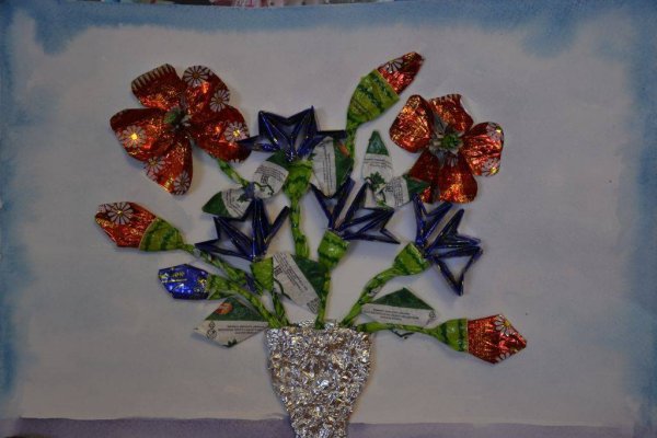 Цветы из конфетных фантиков