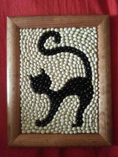 Панно из кофейных зерен и фасоли