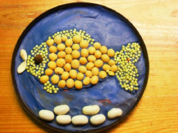 Аппликация из семян на пластилине