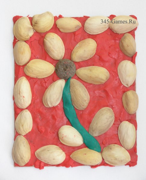 Поделка из пластилина и фисташек