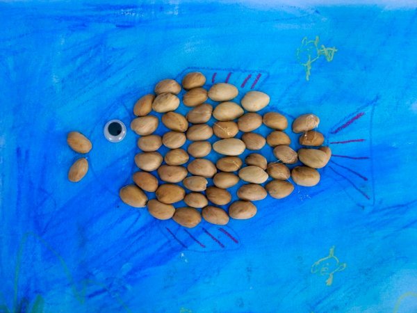 Аппликация из фисташек