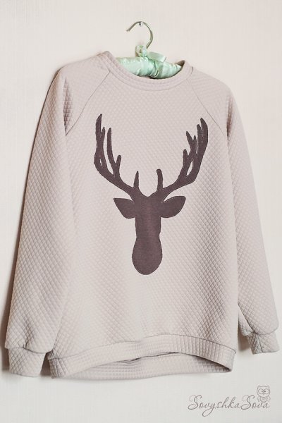 Свитшот с прорезями