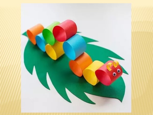 Поделка из цветной бумамаги