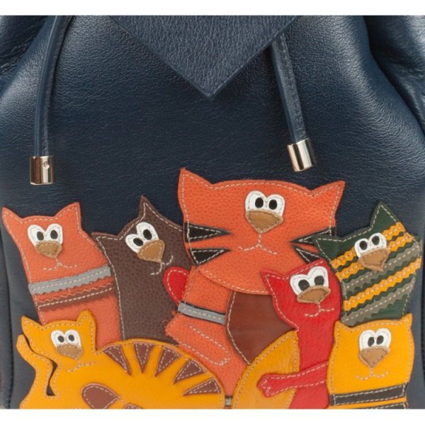 Сумка с аппликацией из кожи